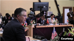 美国负责东亚和太平洋事务的助理国务卿康达(Daniel J. Kritenbrink)2023年3月7日在雅加达共同主持第35届东盟-美国对话会。(照片来自东盟网站。)