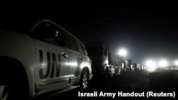 资料照片:世界粮食计划署的援助卡车停在加沙地带北部。(2024年3月13日)