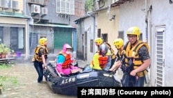 美台风带来强降雨,台湾多地现淹水灾情,在登陆中国之后威力仍不减。(台湾国防部提供,2024年7月26日)