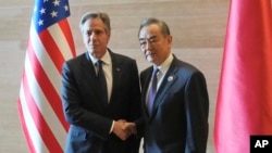 美国国务卿布林肯与中国外长王毅在老挝万象举办的东盟外长会议期间见面。(2024年7月27日)