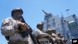 沙特海军突击队员在吉达港为执行苏丹撤离行动的军舰站岗。(2023年5月3日)