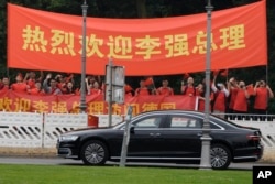 中国总理李强访问柏林受到当地中国人的欢迎。(2023年6月19日)