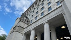 伦敦英国国防部大楼。新的工党政府正在就对华关系进行新的审查(美国之音/李伯安)