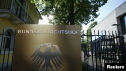 资料照片：德国卡尔斯鲁厄的德国联邦最高法院的牌子。(2017年4月21日)