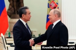 俄罗斯总统普京在克里姆林宫会晤到访的中共中央政治局委员、中央外事办公室主任王毅。(2023年2月22日)