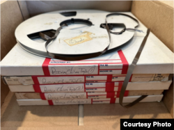 裴新至今保留着当年在中国的采访录音。(照片提供:裴新)