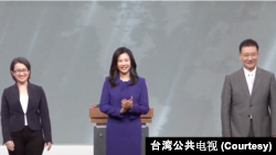 三位台湾副总统候选人在辩论会上针对两岸议题激烈交锋。左起为民进党萧美琴、民众党吴欣盈、国民党赵少康。(照片来自台湾公共电视)