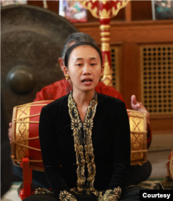 Heni Savitri, sinden tamu. (Courtesy: Wesleyan University’s Center for the Arts. Photo by Sandy Aldieri of Perceptions Photography)