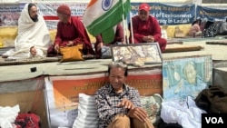 拉达克地区曾经是当地人的牧场,可是现在却变成了一个缓冲区。由于牧地减少,当地的达拉克牧民都为自己的生计感到担忧。在拉达克干旱、严寒的气候中,草场对他们的生存至关重要 (美国之音/贾尚杰)