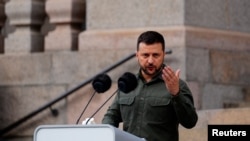 乌克兰总统泽连斯基在丹麦议会发表讲话。(2023年8月21日)