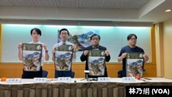 在台港人联手台湾志工组成的“台港同行”团队12月15日召开记者会表示,总成员20多人将自12月27日起开始环台8天,并于六个主要城市进行宣讲,希望唤醒台湾选民,勿忘香港血的教训,持续抵抗极权中国的决心。(美国之音特约记者林乃绢拍摄)