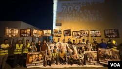 7月7日星期日傍晚,洛杉矶民主及异议人士在华人聚集地丁胖子广场和美国银行十字路口商业区集会,举行“剃光头革命”,以声援“709”被抓捕的律师及其家属。