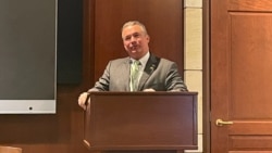 来自美国内布拉斯加州的联邦共和党籍众议员、空军退役准将唐纳德·贝肯(Don Bacon)2023年3月7日出席詹姆斯敦基金会举办的活动。(美国之音记者薛小山拍摄)