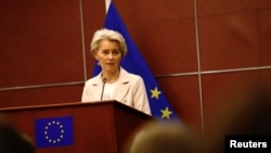 资料照:欧盟委员会主席乌尔苏拉·冯德莱恩(Ursula von der Leyen)在北京与中国领导人习近平会谈后举行新闻发布会。(2023年4月6日)