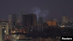 乌克兰首都基辅在俄罗斯的空袭中升起的烟雾。(2024年3月24日)