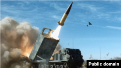 美国制造的ATACMS射程可达300公里，可以攻击俄罗斯占领的乌克兰克里米亚地区的任何目标。