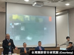 美军太平洋海军陆战队前司令、退役中将斯蒂夫·鲁德尔(左三 Steve Rudder)率领美国国防产业代表团到台湾国防安全研究院参访。(2023年5月2日)