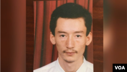 萨迪尔丁·夏木希丁(Sadirdin Shamseden),由祖拜拉.夏木希丁(Zubayra Shamseden)提供,拍摄日期不详。