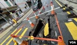 香港受海葵台风残余环流影响9月7日晚开始下大暴雨,直至9月11日多区仍间歇有大暴雨,多处马路塌陷 (美国之音/汤惠芸)