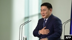 资料照片:蒙古总理奥云额尔登2022年10月14日在访问德国期间的新闻发布会上。(法新社照片)