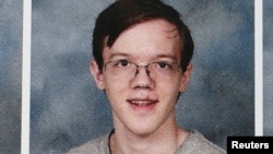 资料照片:托马斯·马修·克鲁克斯 (Thomas Matthew Crooks)的2020年高中年鉴照片。2024 年 7 月 14 日,托马斯·马修·克鲁克斯在宾夕法尼亚州伯特利公园被联邦调查局列为暗杀美国前总统唐纳德·特朗普的潜在刺客枪手。 (路透社/Aaron Josefczyk)