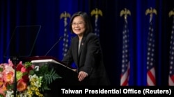 台湾总统蔡英文在加州洛杉矶对台湾社区举行的欢迎活动上讲话。(2023年4月6日)