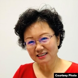 青岛前政协委员王瑞琴女士(照片由王瑞琴女士提供)