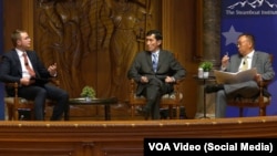 余茂春 VS 黄亚生10月3日在蒸汽船研究所就“中美学术交流：是否风险大于收益“ 进行辩论。