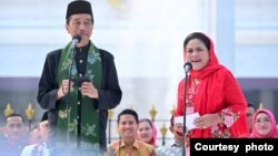 Presiden Joko Widodo dan Ibu Negara Iriana membuka acara “Istana Berkebaya” hari Minggu (6/8). (Foto: Setpres RI)