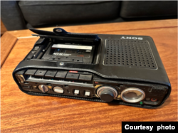 裴新在中国期间使用的录音机(照片提供:裴新)