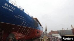 지난 2022년 11월 러시아 상트페테르부르크 발틱 조선소에서 열린 진수식에 전시된 러시아의 원자력 추진 쇄빙선의 모습.