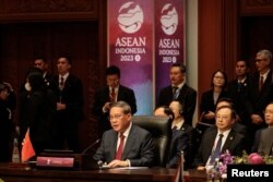中国总理李强在雅加达举行东盟峰会期间在东盟-中国峰会上讲话。(2023年9月6日)