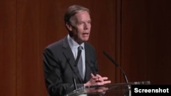 美国驻中国大使伯恩斯2024年6月6日在亚洲协会就美中关系现状发表看法(亚洲协会网络画面截图)