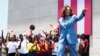 Wapres AS Kamala Harris melambaikan tangannya setibanya di alun-alun Black Star untuk berbicara kepada generasi muda di Accra, Ghana, Selasa, 28 Maret 2023. (AP/Misper Apawu, Pool)