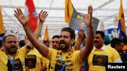 印度普通人党的支持者在首都新德里抗议该党负责人凯杰里瓦尔被政府逮捕。(2024年3月31日)