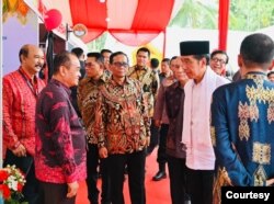 Presiden Jokowi di Rumah Geudong Kecamatan Glumpang Tiga Kabupaten Pidie, Aceh, Selasa (27/6). (Photo courtesy : Setpres RI)