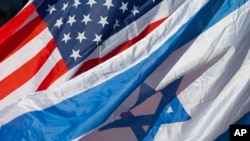 资料照:美以国旗飘扬 (美联社图片)