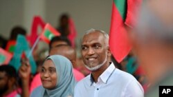 2023年9月29日,马尔代夫主要反对派总统候选人穆罕默德·穆伊祖在首都马累参加集会。(路透社)