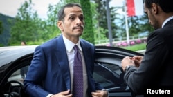 资料照片:卡塔尔首相外交部长谢赫·穆罕默德·本·阿卜杜勒拉赫曼·阿勒萨尼前往瑞士卢塞恩附近的斯坦斯塔德出席乌克兰和平峰会。(2024年6月15日)