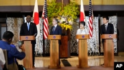 左起:美国国防部长奥斯汀、国务卿布林肯、日本外务大臣上川阳子和防卫大臣木原稔在东京举行的美日“2+2”安全会谈期间出席记者会。(2024年7月28日)