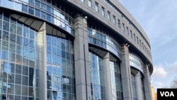 欧洲议会在布鲁塞尔的大楼外景 (美国之音/李伯安)