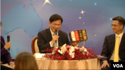 台湾外交部长林佳龙星期五(7 月 19 日)于上任后的首场国际记者会上,他
除接受提问外,还向驻台外媒记者介绍友邦瓜地马拉的咖啡,并呼吁各国助
其抵御中国的经济胁迫。此前,瓜地马拉咖啡遭中国禁止进口(美国之音特
约记者李昕儒摄影)。