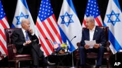 Tổng thống Mỹ Joe Biden, trái, và Thủ tướng Israel Benjamin Netanyahu họp song phương mở rộng, ngày 18/10/2023, tại Tel Aviv.