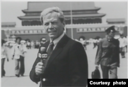 美国之音记者贺朴勤(Mark Hopkins)(照片提供:美国国家档案馆)