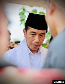 Presiden Jokowi di Rumah Geudong Kecamatan Glumpang Tiga Kabupaten Pidie, Aceh, Selasa (27/6). Photo courtesy : Setpres RI.