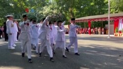 Baju Adat dan Bendera di Balai Kota Ramaikan HUT RI ke-78 di AS Baju Adat dan Bendera di Balai Kota Ramaikan HUT RI ke-78 di AS