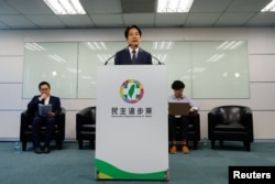 台湾副总统赖清德在台北对媒体讲话。(2023年8月25日)