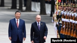 中国领导人习近平在北京为到访的俄罗斯总统普京举行欢迎仪式。(2024年5月16日)