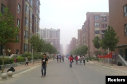 资料照:富士康在中国河南郑州科技园区的工人宿舍楼。(2012年10月7日)