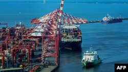 资料照片:中国“实验6号”考察船抵达斯里兰卡码头。(2023年10月25日)